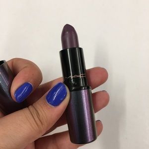 MAC matte lipstick in "beach hut"